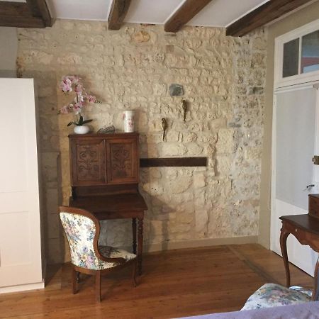De Charme Et D'Eau Bed & Breakfast Saint-Savinien ภายนอก รูปภาพ