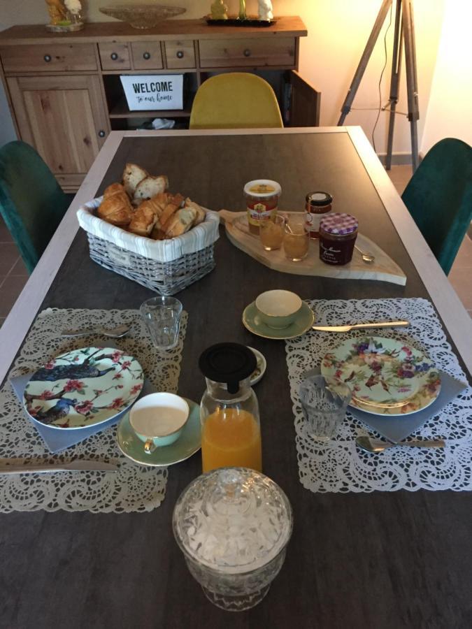 De Charme Et D'Eau Bed & Breakfast Saint-Savinien ภายนอก รูปภาพ