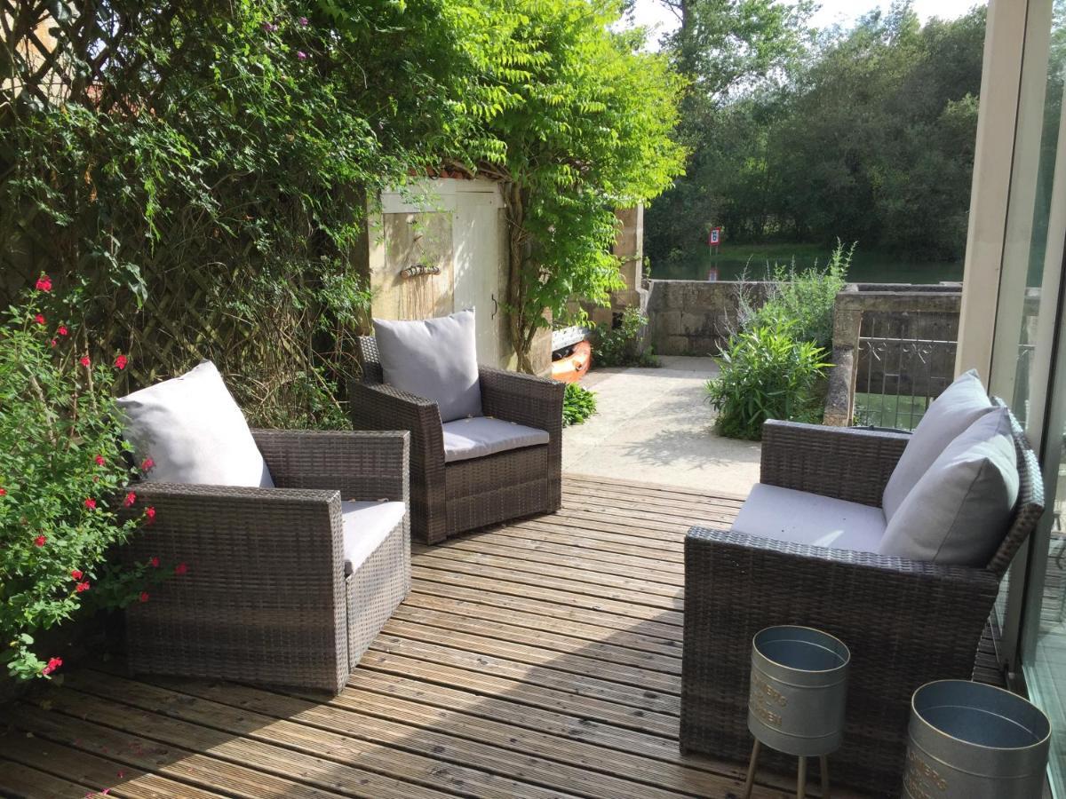 De Charme Et D'Eau Bed & Breakfast Saint-Savinien ห้อง รูปภาพ