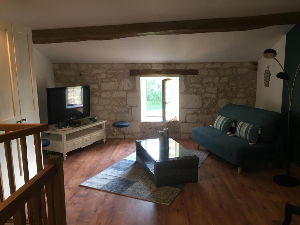 De Charme Et D'Eau Bed & Breakfast Saint-Savinien ภายนอก รูปภาพ