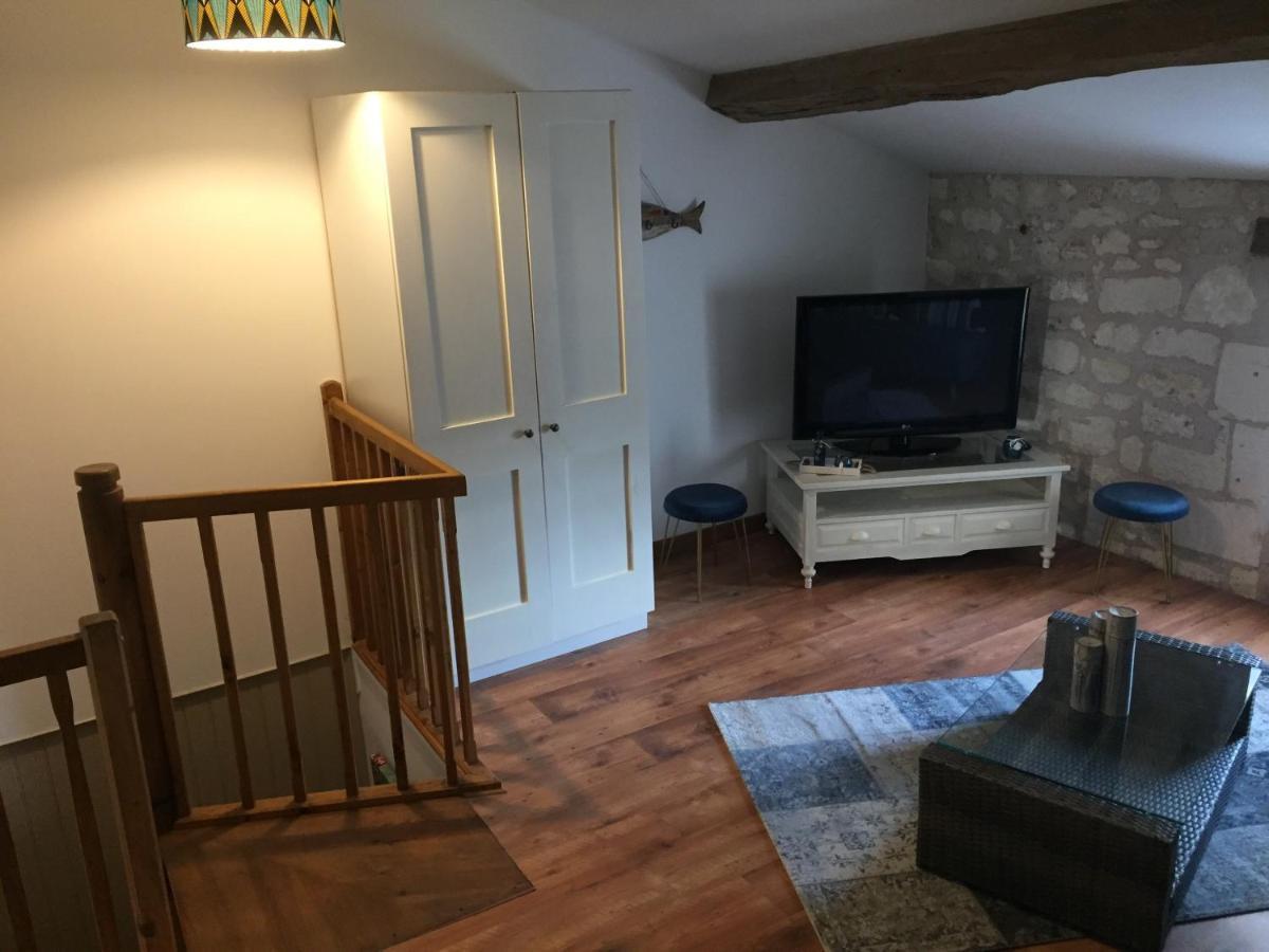 De Charme Et D'Eau Bed & Breakfast Saint-Savinien ภายนอก รูปภาพ