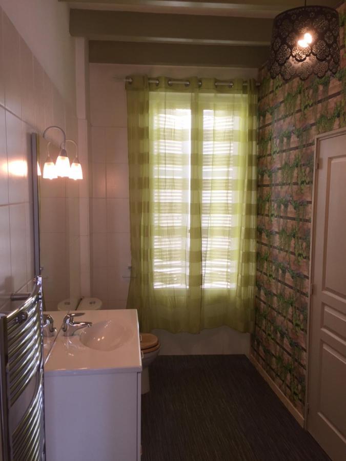 De Charme Et D'Eau Bed & Breakfast Saint-Savinien ภายนอก รูปภาพ