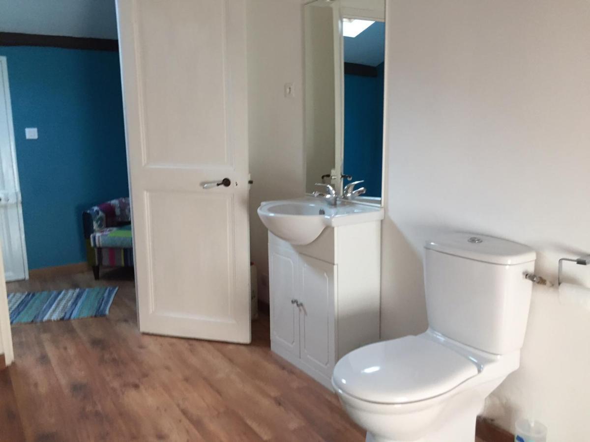 De Charme Et D'Eau Bed & Breakfast Saint-Savinien ภายนอก รูปภาพ