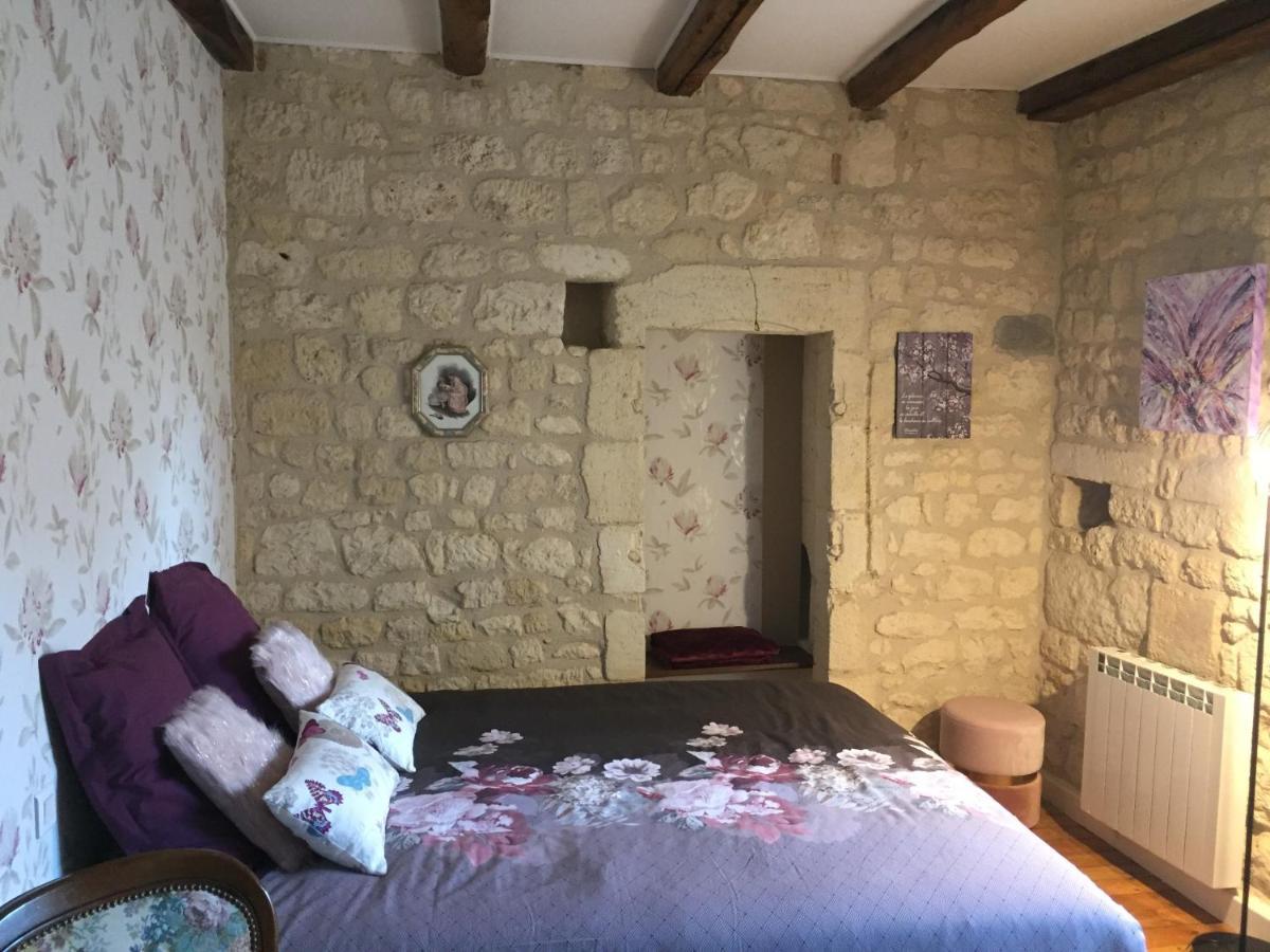 De Charme Et D'Eau Bed & Breakfast Saint-Savinien ภายนอก รูปภาพ